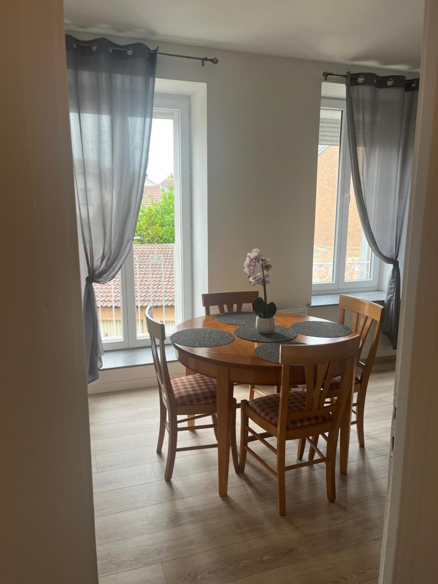 Appartement 2 Chambres Centre-Ville ลูร์ ภายนอก รูปภาพ